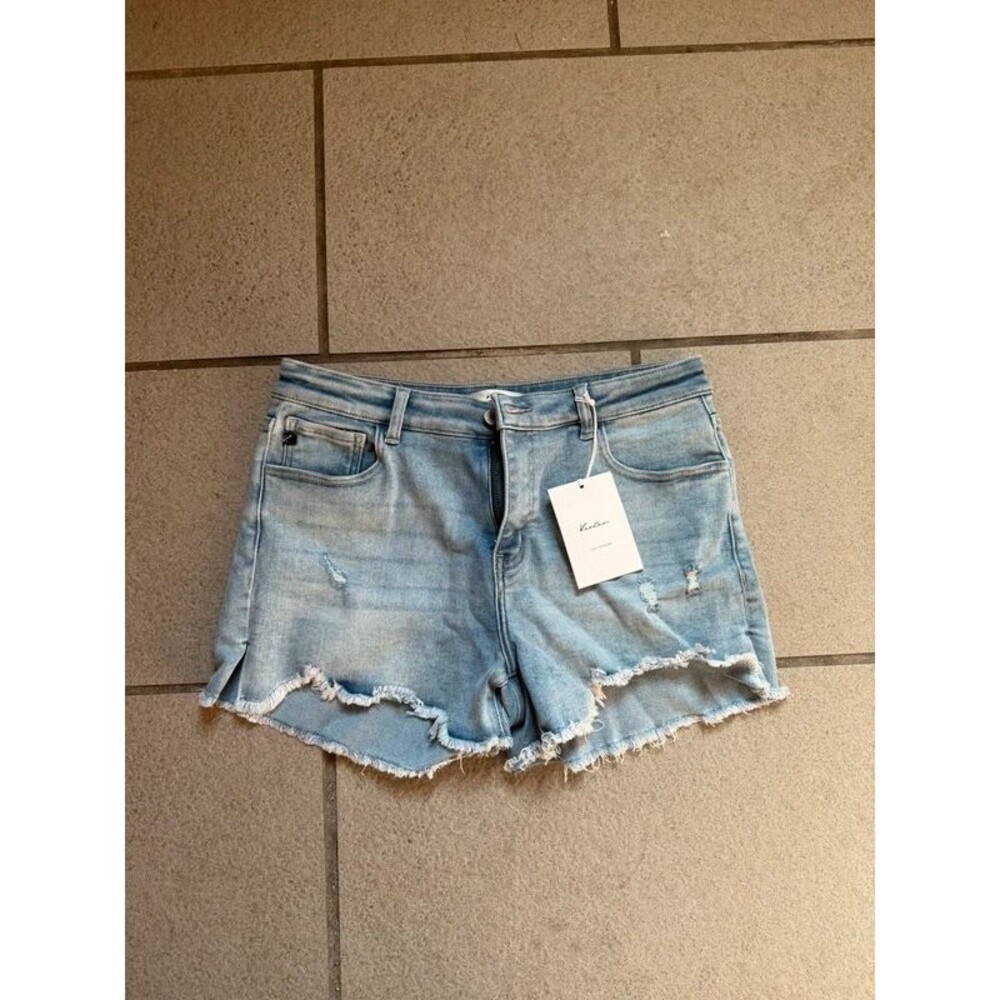 Light Wash Jean Shorts W 11/29 - KanCan